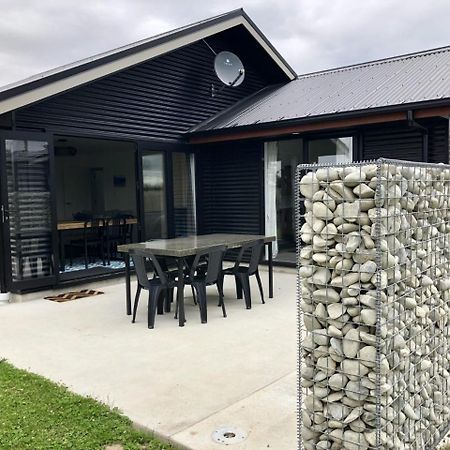 Townhouse Feel In Irishman Villa Twizel Exterior photo
