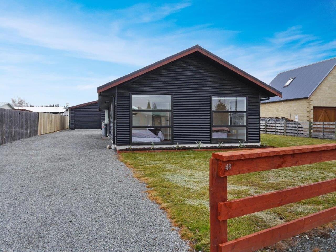 Townhouse Feel In Irishman Villa Twizel Exterior photo