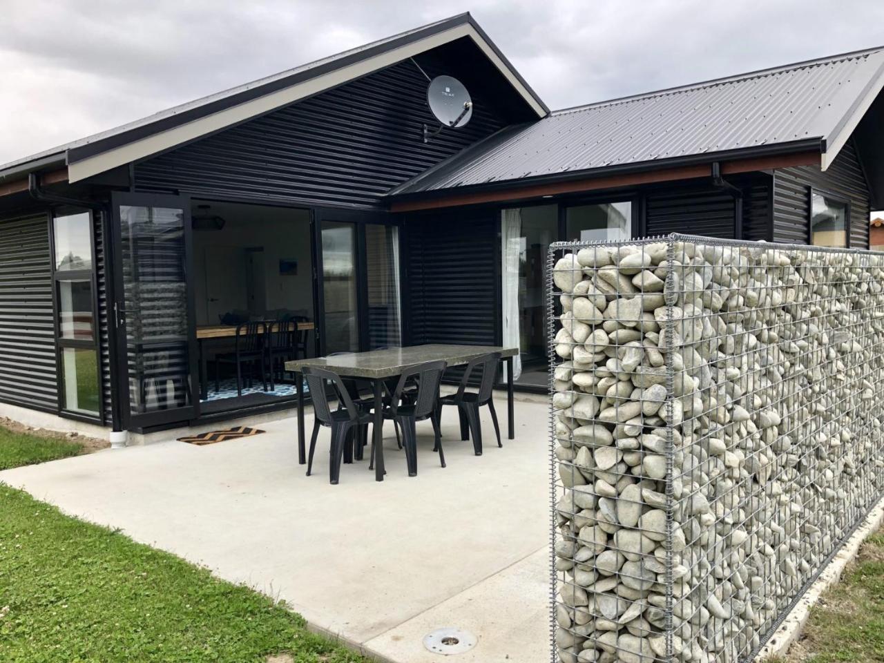 Townhouse Feel In Irishman Villa Twizel Exterior photo